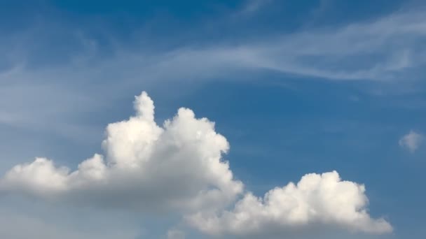 Time Lapse Witte Wolken Blauwe Lucht Achtergrond — Stockvideo