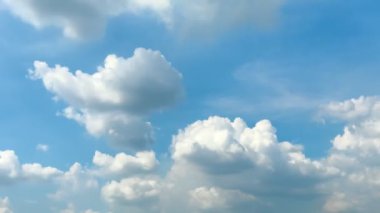 Zaman Hızı Beyaz Bulutlar mavi gökyüzü arkaplanı