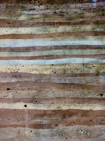 百年以上前のセメントの壁の床に亀裂 — ストック写真