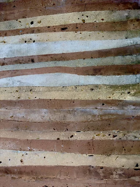 百年以上前のセメントの壁の床に亀裂 — ストック写真