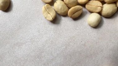 4K (Kahve maddesi) Tayland Arabika ve Robusta ev yapımı yeşil kahve çekirdeği pişirme işlemi için tamamen yıkandı