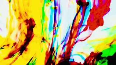 Suya renkli mürekkeplerle akan canlı renklere sahip soyut video. Kompozisyon mavi, kırmızı, yeşil ve sarı tonlarından oluşur. Hafif bir arkaplanda harmanlanır ve kıvrılır.
