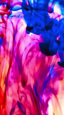 vdo Soyut Bulanık odak canlı renkler Renkli mürekkep ile akan suya yayılmış