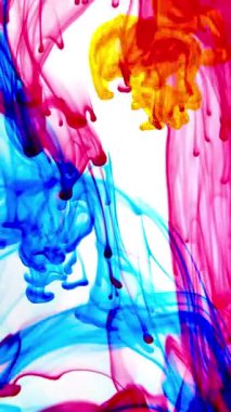 vdo Soyut Bulanık odak canlı renkler Renkli mürekkep ile akan suya yayılmış