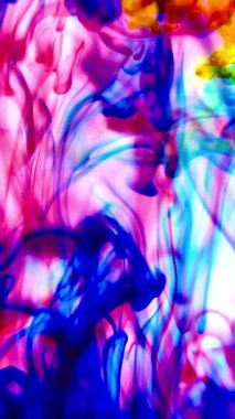 vdo Soyut Bulanık odak canlı renkler Renkli mürekkep ile akan suya yayılmış