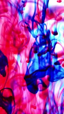 vdo Soyut Bulanık odak canlı renkler Renkli mürekkep ile akan suya yayılmış