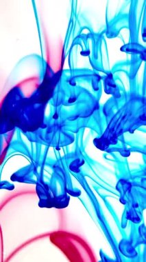 vdo Soyut Bulanık odak canlı renkler Renkli mürekkep ile akan suya yayılmış