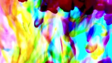 Suya renkli mürekkeplerle akan canlı renklere sahip soyut video. Kompozisyon mavi, kırmızı, yeşil ve sarı tonlarından oluşur. Hafif bir arkaplanda harmanlanır ve kıvrılır.