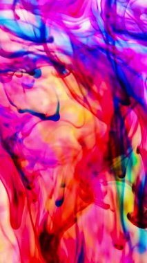 vdo Soyut Bulanık odak canlı renkler Renkli mürekkep ile akan suya yayılmış