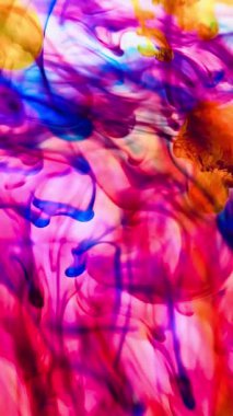 vdo Soyut Bulanık odak canlı renkler Renkli mürekkep ile akan suya yayılmış