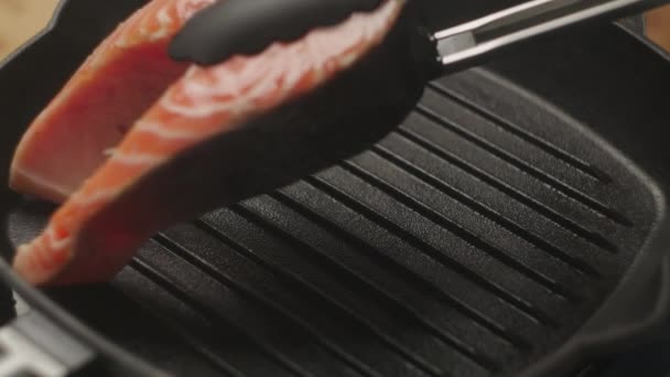 Salmon Steak Grilling Roasting Salmon Fish Grill Pan Slow Motion — Stock Video
