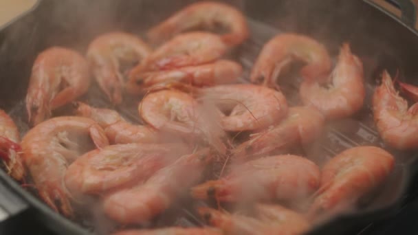 Grilled Shrimps Steam Roasting Shrimps Hot Pan Close — Stock Video