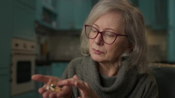 60S Woman Counting Pills Hand Senior Woman Taking Care Health — Vídeo de stock