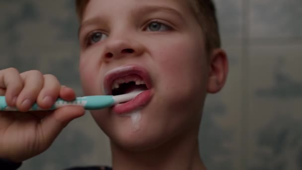 Child Brushing Teeth Close — Vídeo de Stock