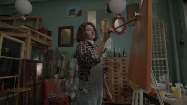 Artist Creating Artwork Woman Painting Using Paint Brush Canvas Workshop — Αρχείο Βίντεο