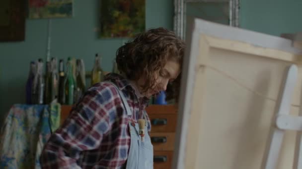 Artist Creating Masterpiece Easel Concentrated Woman Drawing Picture Canvas — Vídeo de Stock