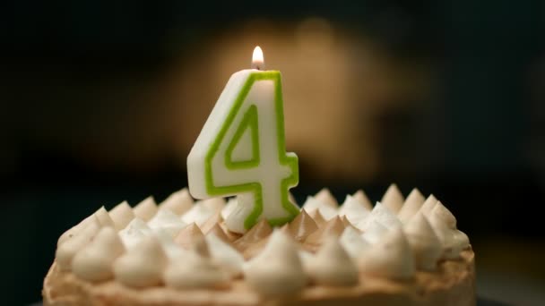 Doğum Günü Pastası Dönüşümünde Numaralı Mum Dördüncü Yıldönümü Kutlaması Yaklaş — Stok video