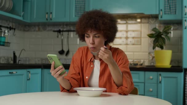 Black Woman Using Smartphone While Eating Breakfast Gadget Addicted Person — Stock Video