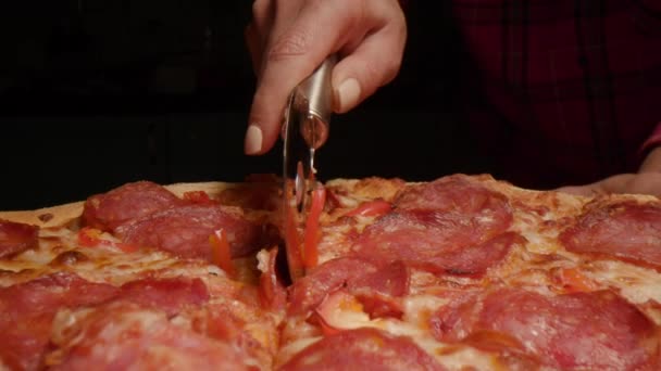 Kesimi Pizza Macro Dolly Shot — Stok video