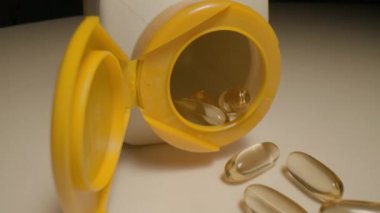 Masada Omega-3 vitaminleri, balık yağı sarı kapsüller var. 4K