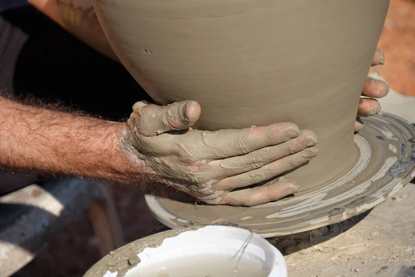 Potter Lifting Finished Clay Pot — Stock Photo, Image