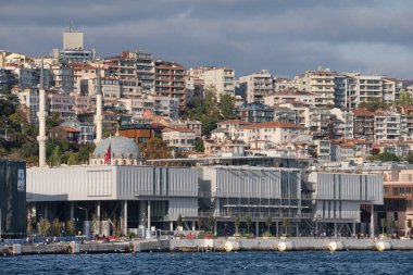 İSTANBUL, TURKEY, 8 Kasım 2022: İstanbul Modern Çağdaş Sanat Müzesi, İstanbul, Türkiye 'de Beyoğlu' nda bir çağdaş sanat müzesi.