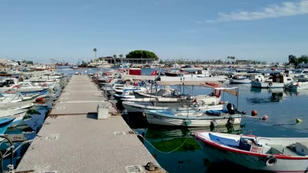 Mercarin Turkey Maj 2023 Små Fiskebåtar Dockade Hamnen Nära Centrum — Stockvideo
