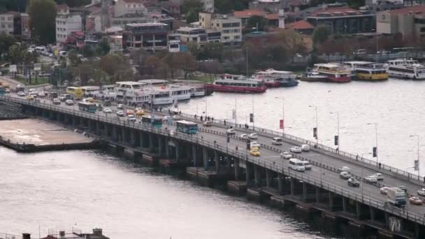 Istanbul Turquía Octubre 2020 Tracking Shot Traffic Ataturk Bridge Unkapani — Vídeo de stock