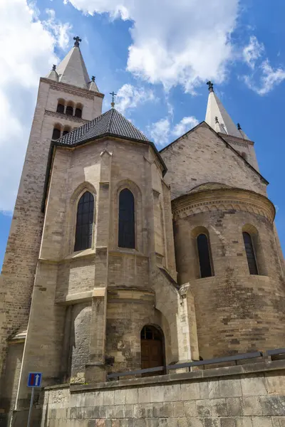 Prag Şato Kompleksi, Prag, Çek Cumhuriyeti 'nde Aziz George Bazilikası' nın Arka Manzarası