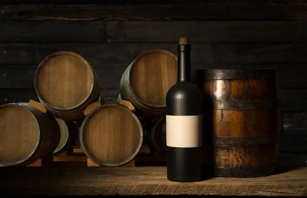 Excelentes Botellas Vino Tinto Copa Vino Barril Sacacorchos Sobre Una —  Fotos de Stock