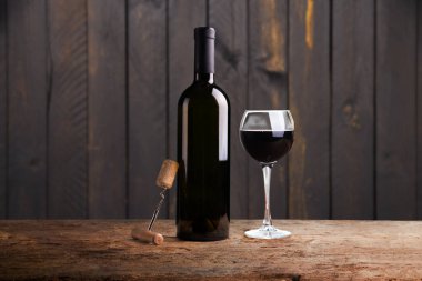 Şarap ve tuğla. Yüksek kalite fotoğraf