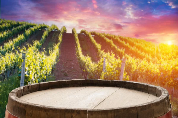 Barrel Wineglasses Cheese Bottle Vineyard Sunset High Quality Photo — Zdjęcie stockowe