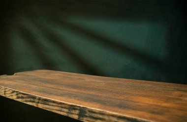 Fıçının arka planı ve eski ahşap bir masa. Yüksek kalite fotoğraf