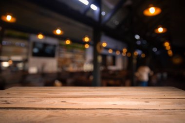 Soyut bulanık arkaplandaki ahşap masa görüntüsü dinlendirici ışıkların. Yüksek kalite fotoğraf