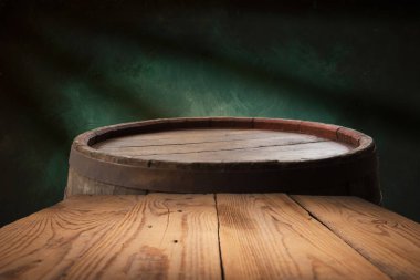 Soyut bulanık arkaplandaki ahşap masa görüntüsü dinlendirici ışıkların. Yüksek kalite fotoğraf