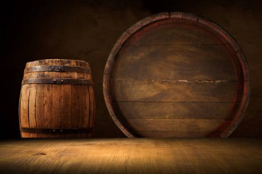 Çelik yüzük ile şarap için tahta fıçı. kırpma yolunu dahil.