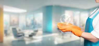 Yüksek kaliteli temizlik konsepti. Temizlikçi kadın iyi iş çıkarmanın ikonunu gösteriyor..