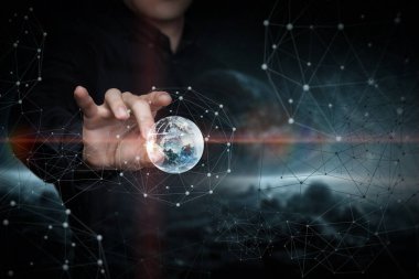 Bağlantı ağının dış uzayındaki el Globe 'a tıklıyor.