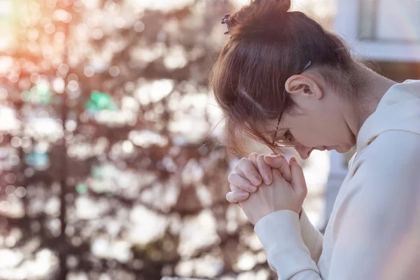 Woman Praying Her Head Blurred Background — ストック写真