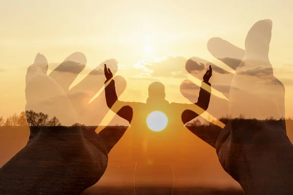 Huzurlu Güneş Gökyüzünde Umut Duası Kavramı — Stok fotoğraf