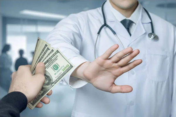 Γιατρός Δεν Δέχεται Δωροδοκίες Μορφή Μετρητών — Φωτογραφία Αρχείου