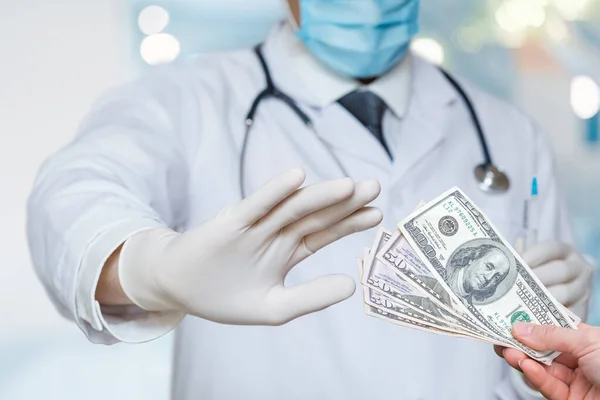 Γιατρός Αρνείται Μια Δωροδοκία Χρημάτων Μια Απαγορευτική Χειρονομία Χέρι — Φωτογραφία Αρχείου
