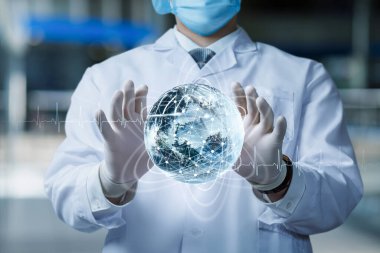 Dünya Sağlık Konsepti. Doktor dünyayı koruyucu hareketlerle korur..