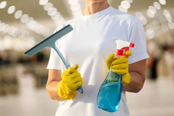 Concept Cleaning Washing Windows Cleaner Showing Window Cleaning Spray Tool — Stock Photo, Image