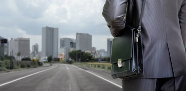 İş yolu ve kariyer geliştirme umutları kavramı.