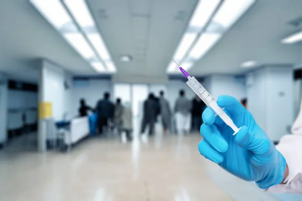 Konzept Der Injektion Oder Impfung Arzt Mit Spritze Der Hand — Stockfoto