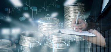 Piyasada ticaret sırasında finansal ve analitik faaliyetler kavramı.