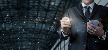 Modern teknolojileri kullanarak ağ koruma sistemiyle çalışma kavramı.