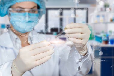 Laboratuvarda tıbbi araştırma yürütme kavramları.