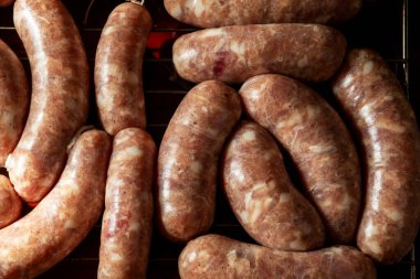 Ev yapımı ızgara sosis konsepti..